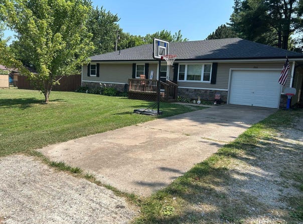800 E Pearl Street, Aurora, MO 65605