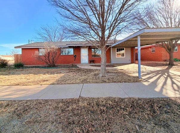 320 Arthur Street, Tulia, TX 79088