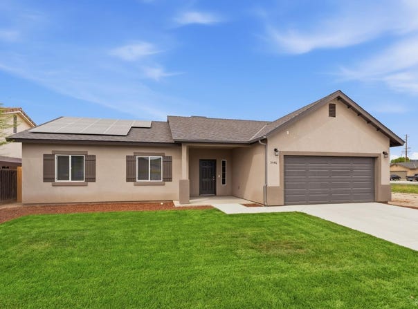 3446 E Grove Avenue, Visalia, CA 93292