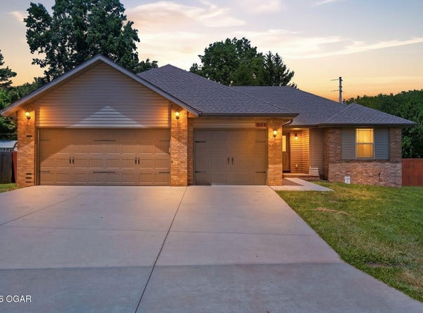 505 S Forest Lane, Republic, MO 65738