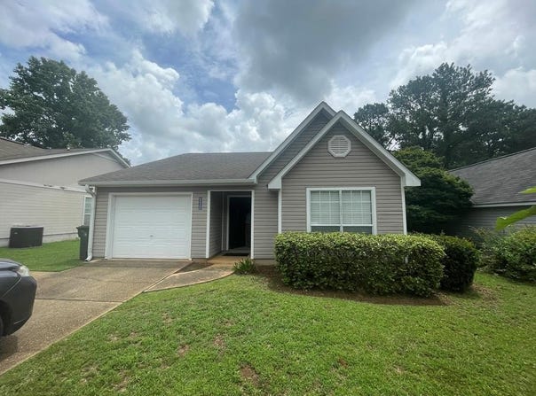 117 Woodleigh Rd., Dothan, AL 36305