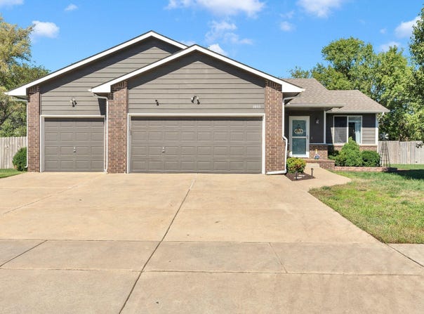 1055 E Splitwood Way Ct., Derby, KS 67037