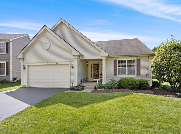 1352 Evergreen Lane, Pingree Grove, IL 60140