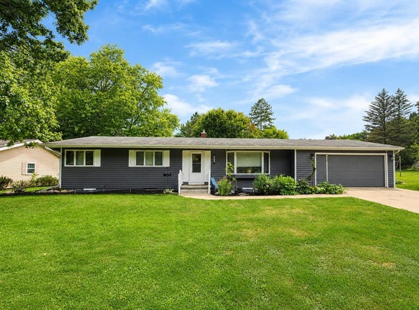 553 East Drive, Marshall, MI 49068
