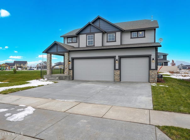 6020 W PELICAN Loop, Rathdrum, ID 83858