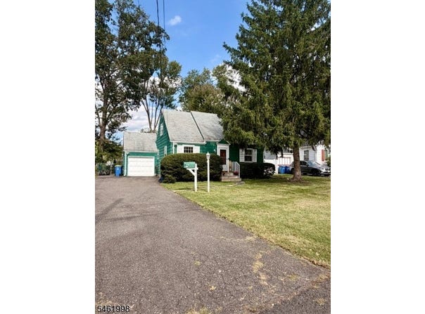 206 Delacy Dr, North Plainfield Boro, NJ 07060-4350