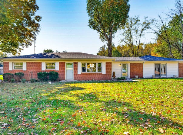5411 W Ohio Ridge Road, Columbus, IN 47201