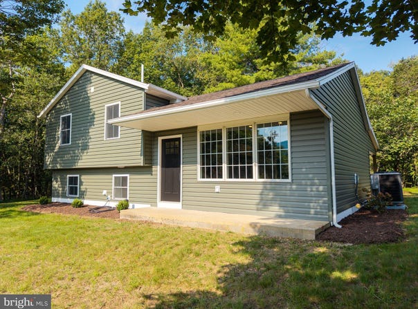451 HIGH Lane, MATHIAS, WV 26812