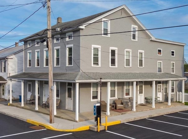 8 E BROADWAY AVE, ETTERS, PA 17319