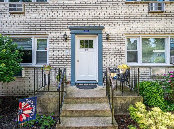 112 Cardinal Lane, Islip, NY 11751