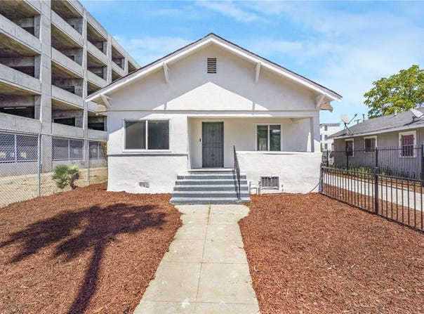 925 W 84th, Los Angeles, CA 90044