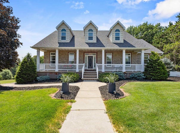N3224 FEATHER RIDGE Drive, APPLETON, WI 54913-9698