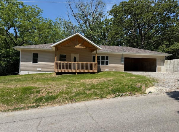 1311 N Mansfield Road, Ava, MO 65608