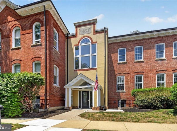 1 ACADEMY Court, PENNINGTON, NJ 08534