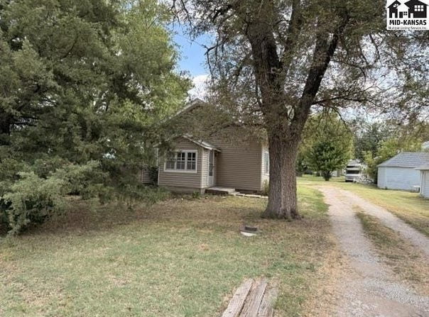 314 N McPherson St, Galva, KS 67443