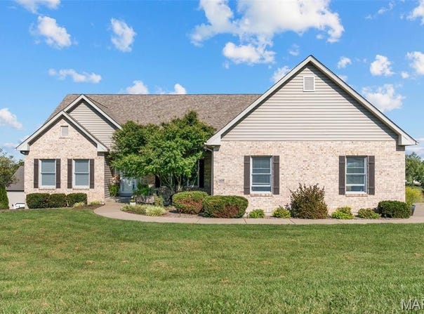 456 Cardinal Meadows Dr, Washington, MO 63090