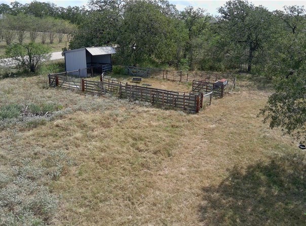39 Dowdy, Kingsbury, TX 78638
