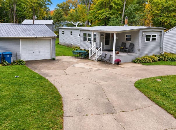 230 Maplewood Drive, Roscommon, MI 48653