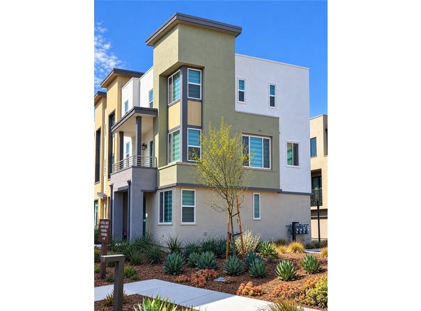 27007 Tanager, Valencia, CA 91381
