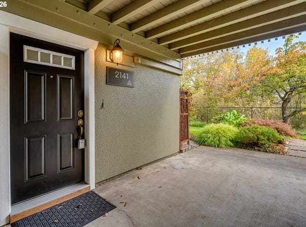 2141 W 15TH Ct, Eugene, OR 97402