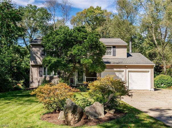 80 Merle Boulevard, Munroe Falls, OH 44262