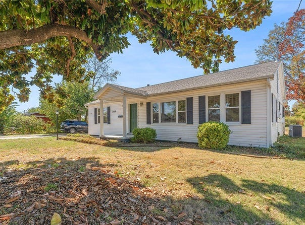 305 S Dixieland Road, Rogers, AR 72758