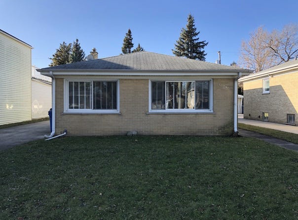 1674 Maple Street, Des Plaines, IL 60018