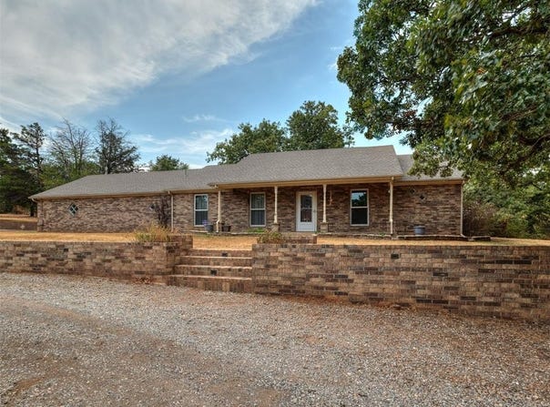 1025 E Triplett Road, Guthrie, OK 73044