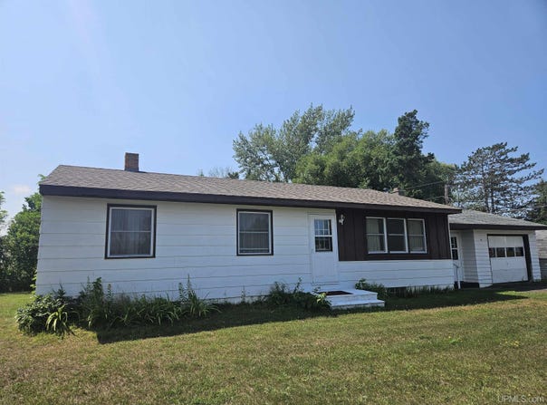 10 Balsam Street, White Pine, MI 49971