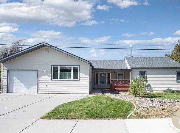 701 1st W, Hardin, MT 59034