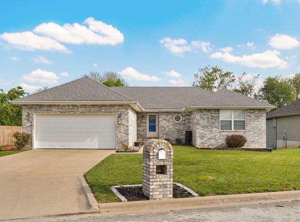 991 W Bates Drive, Nixa, MO 65714