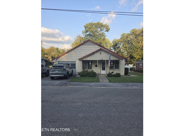 808 N 28th St, Middlesboro, KY 40965