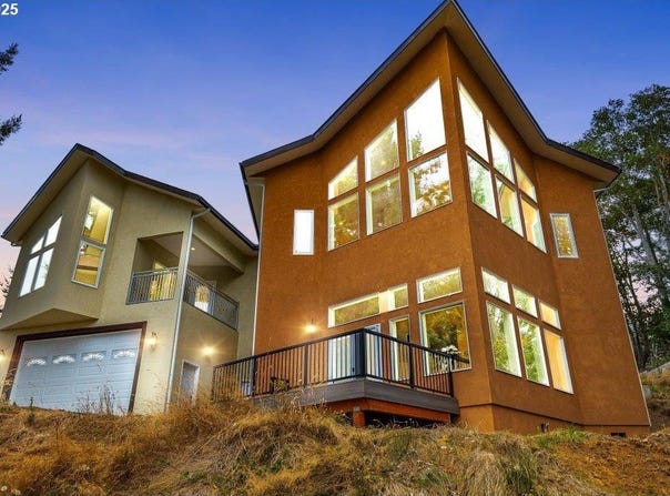 2495 CHESTER St, NorthBend, OR 97459