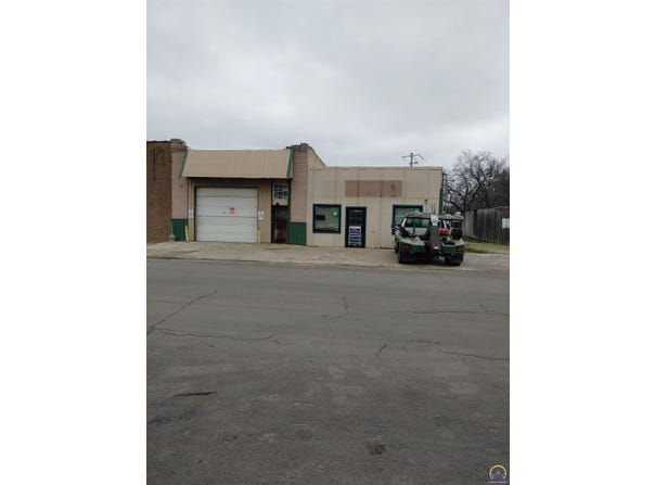 203 E Front St, Perry, KS 66073