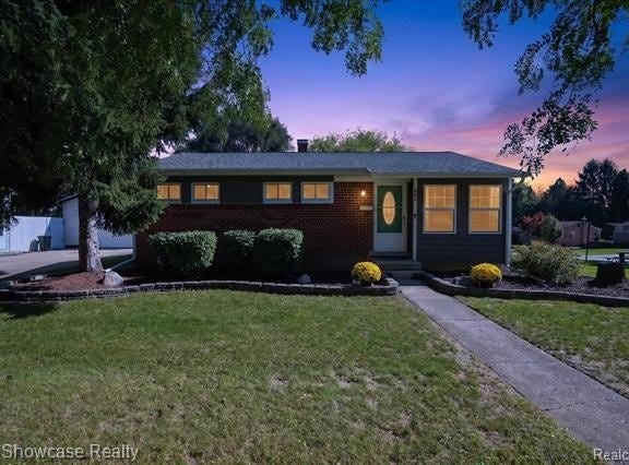 804 Bishop Street, Milford Vlg, MI 48381