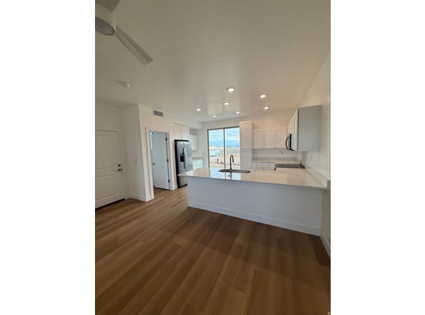 1336 E LONE ROCK VIEW Dr, Big Water, UT 84741