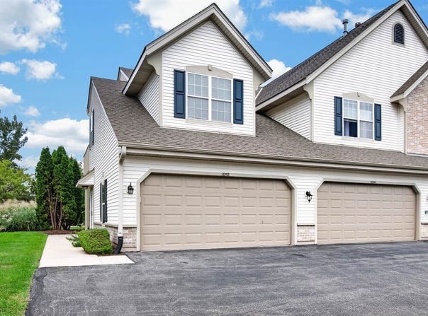1052 Stratford Ct, Mount Pleasant, WI 53406