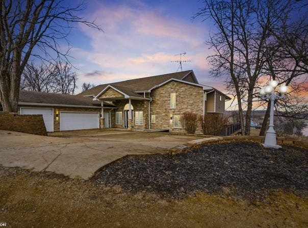 109 Cedar Road, Montezuma, IA 50171