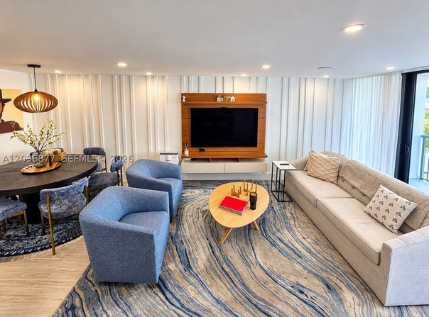 2655 Collins Ave, Miami Beach, FL 33140