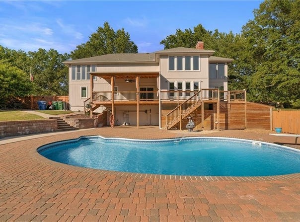 4104 SW Hickory Lane, Blue Springs, MO 64015