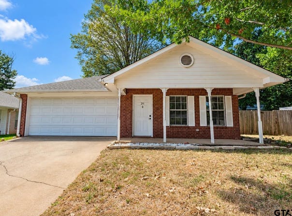211 Willowbrook Ln, Whitehouse, TX 75791