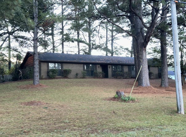 1008 Elvis Presley Dr, Tupelo, MS 38804