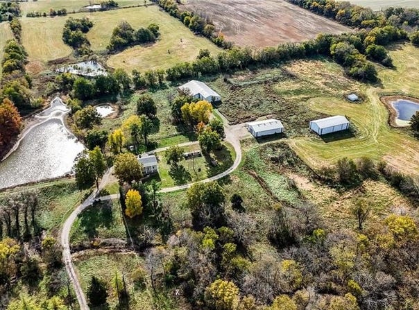 32703 S State Route 7 Highway, Creighton, MO 64739