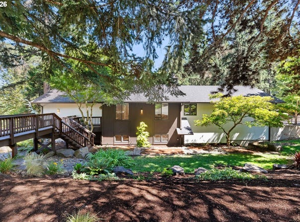 27 MARLBORO Ln, Eugene, OR 97405