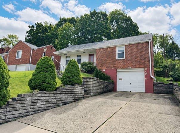 5110 Fieldcrest Dr, Whitehall, PA 15236