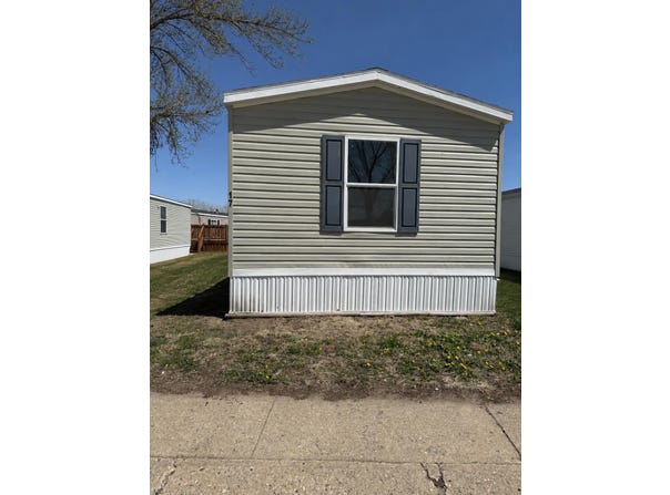833 E Duke St, Vermillion, SD 57069