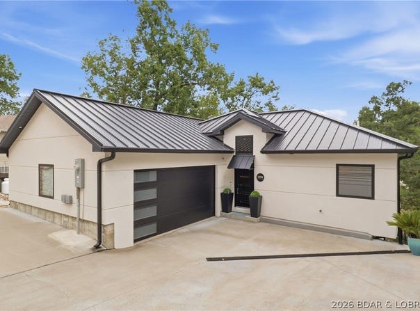 1169 Beacon Pointe Circle, Lake Ozark, MO 65049