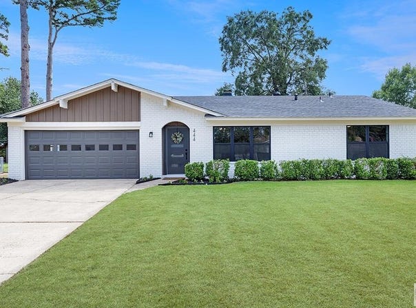 444 E Greenfield Dr., Wake Village, TX 75501