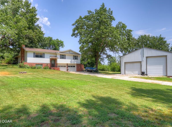 880 Oak Crest, Baxter Springs, KS 66713