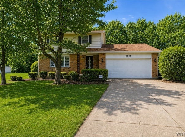 6888 Joanne Circle N, Niagara Falls, NY 14304